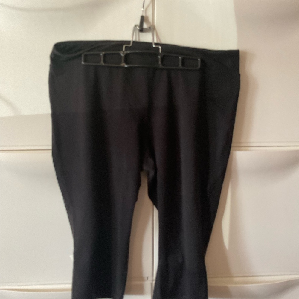Black capris Leggings